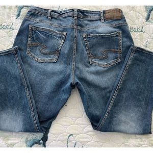 Silver Jeans Co. plus size jeans Style : Sam boyfriend crop Size: 16 Length 25”